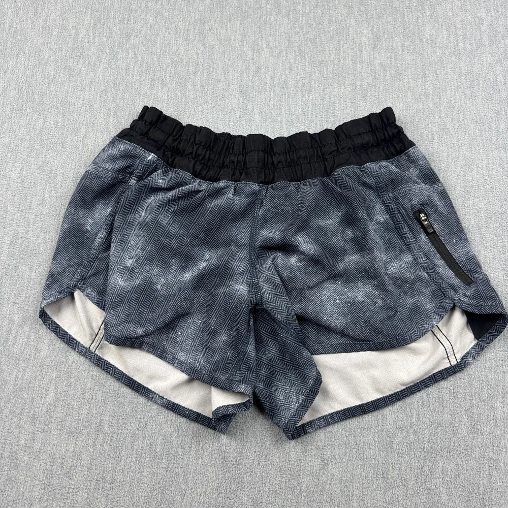 Lululemon Tracker  Shorts Womens 4 Gray Chevron Athletic Running Gym Training‎